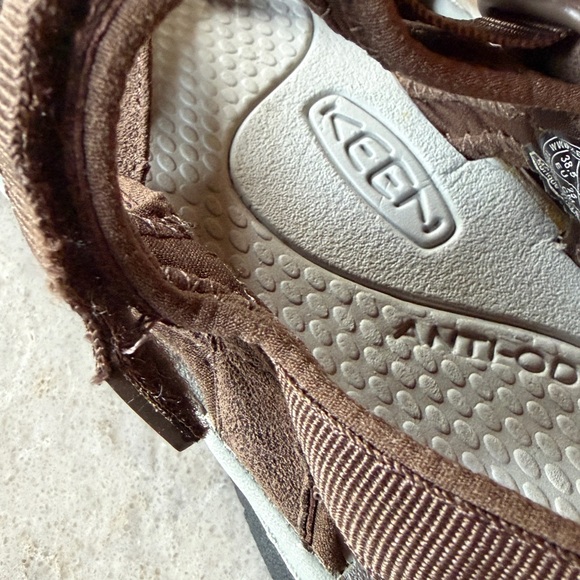 Keen Brown Sandals. Womens Size 8. - Picture 9 of 11